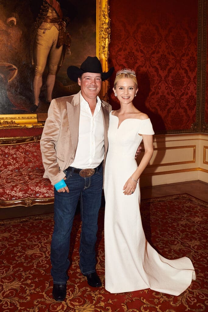 Country crooner Clay Walker with bride Skylar Pinchal.  (Chris Allerton Photography)