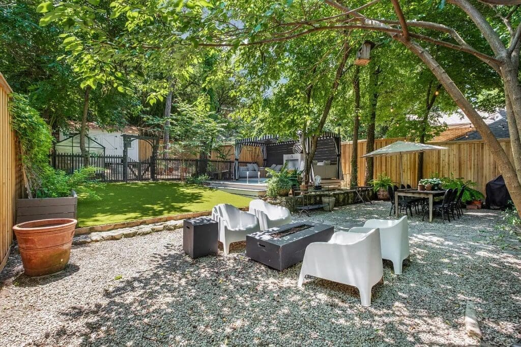 The lush outdoor dining area and firepit.