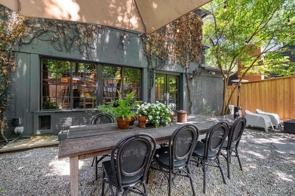 The lush outdoor dining area. 
