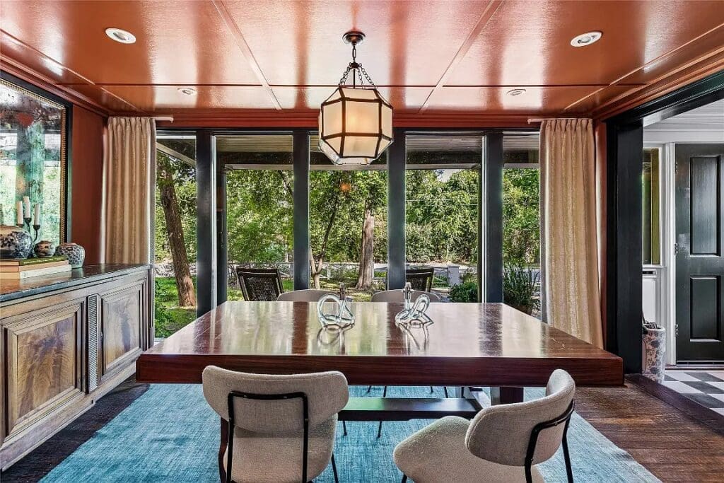 Rich, lacquered hues dominate the living areas. 