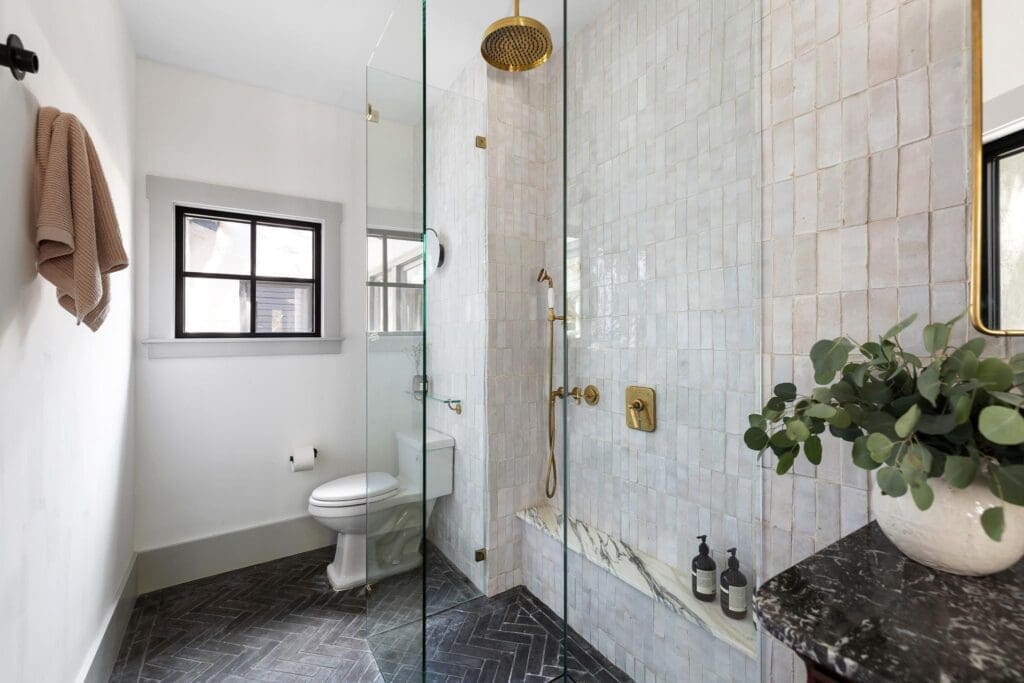 The primary bath at 1635 Hawthorne in Houston's Montrose neighborhood. (Photo by Josh Gremillion for Martha Turner Sotheby's International Realty )