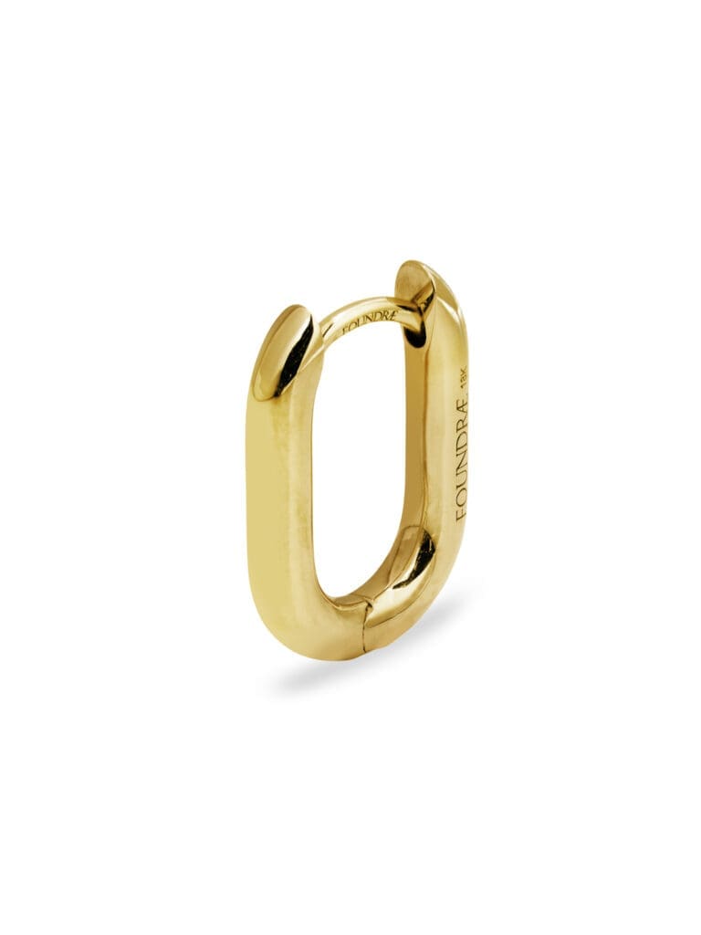 A single earring from Foundrae, this small chubby FOB link base single earring was created to mix and match with Foundrae's unique disk collection and miniature heart initials.