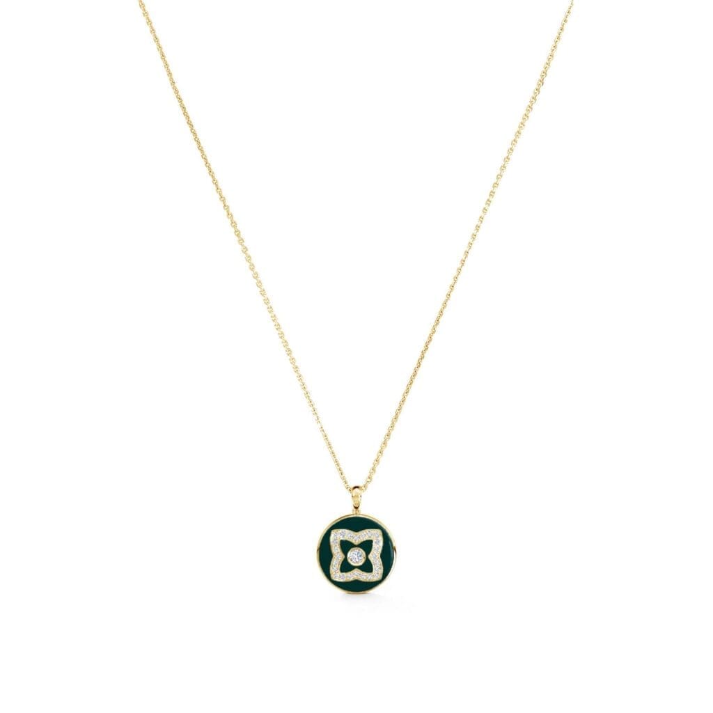 To celebrate spring, De Beers added blues and greens to the Collection.
