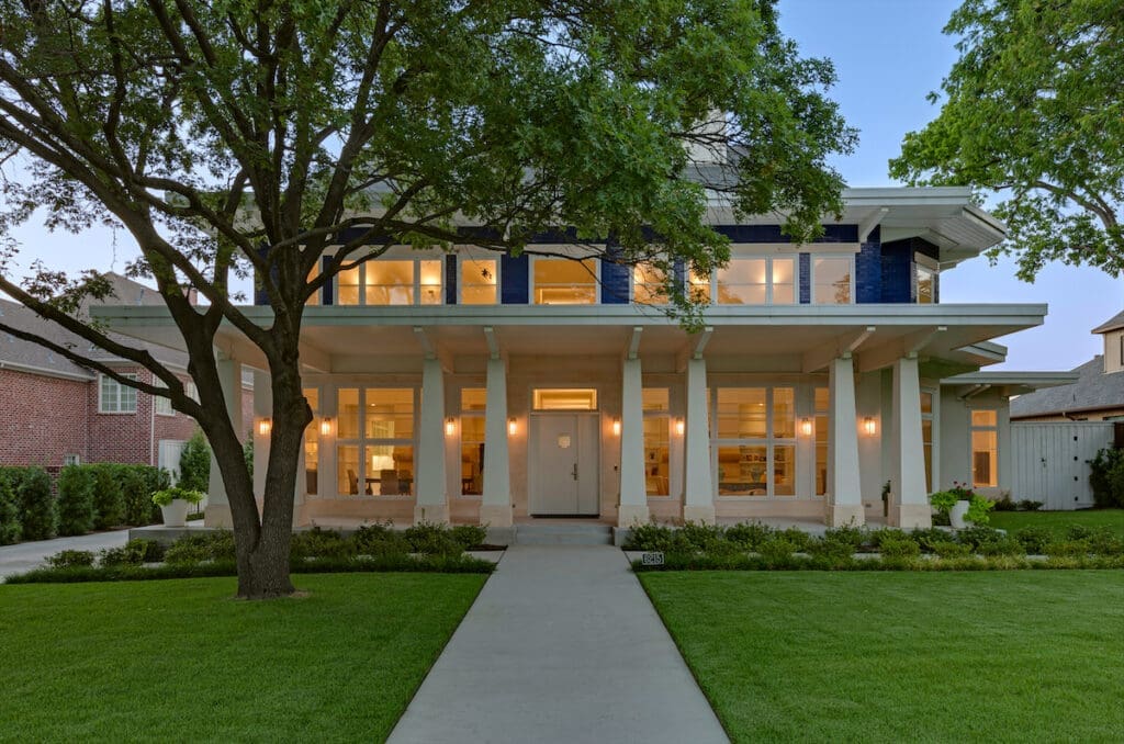 The AIA Dallas Tour of Homes exclusive Premiere Party home in North Dallas, designed by Michael Malone, FAIA of Malone Maxwell Dennehy Architects (photo by Jud Haggard)