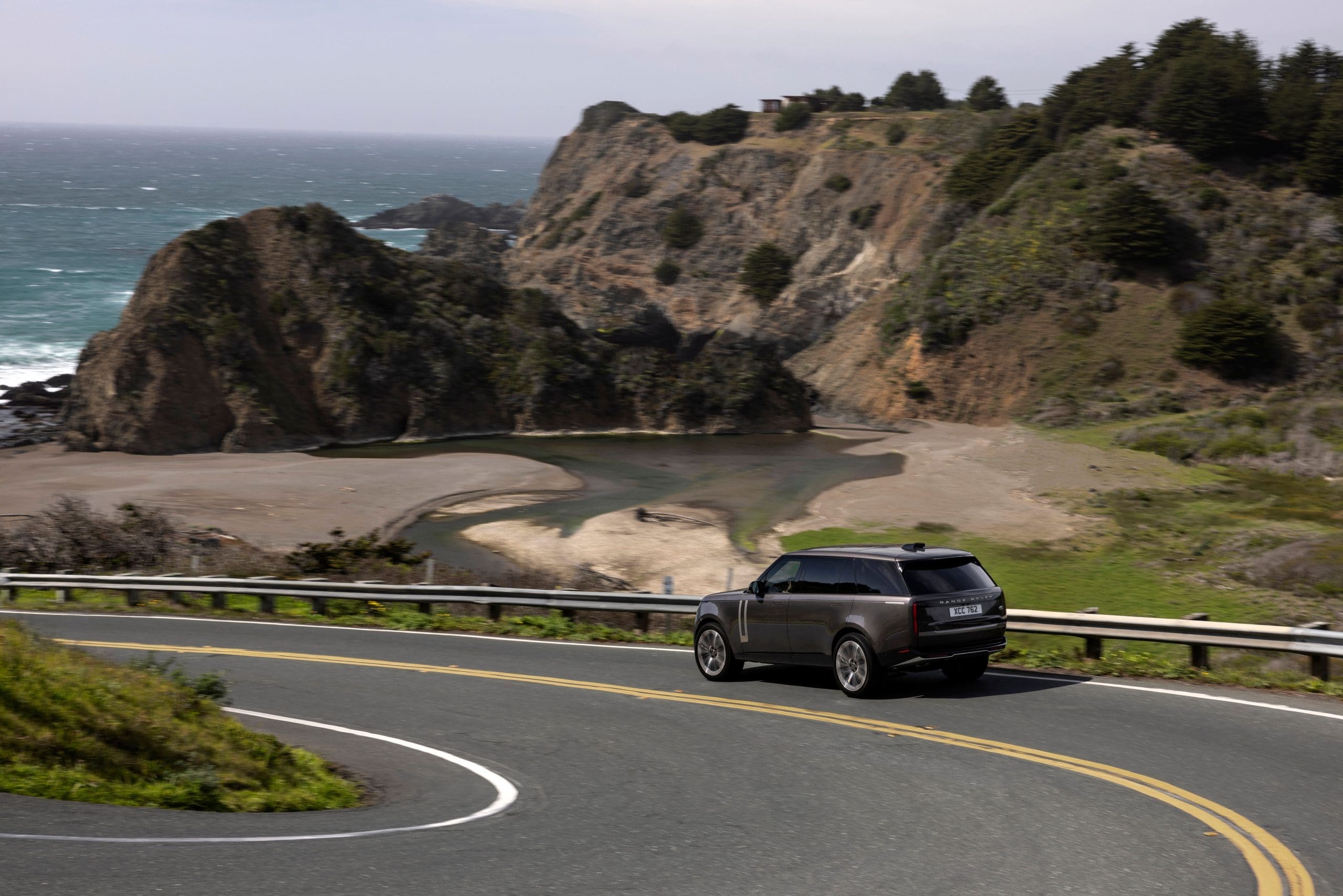 In Comfort mode, the air-sprung chassis allows the luxe ute to float in a stately manner but immediately firms up when switched to Dynamic -- virtually eliminating any sense of body roll. (Courtesy Land Rover)