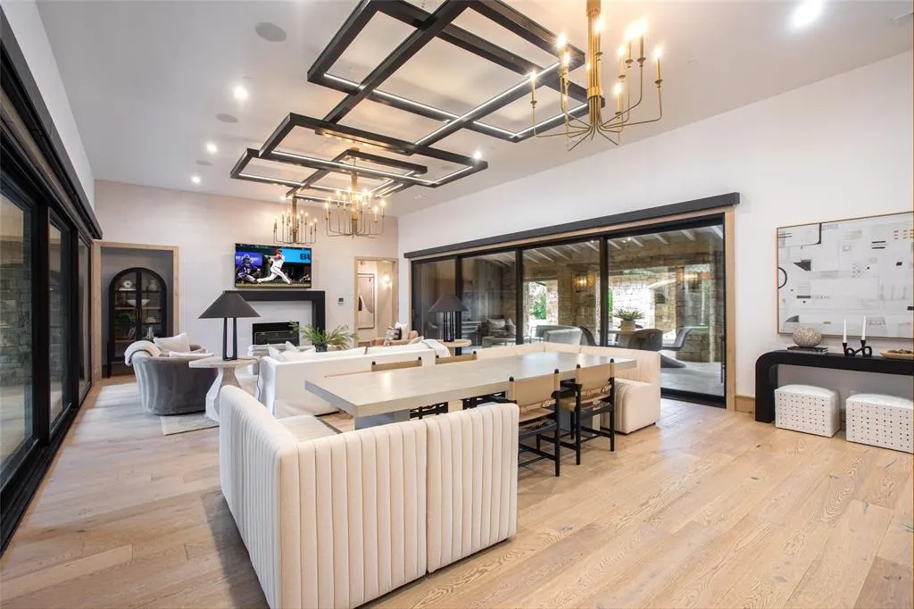 2006 Nighthawk Court great room opens onto a host of outdoor amenities.
