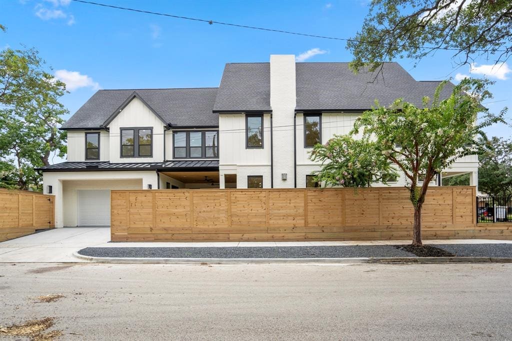 The corner not at 951 Byrne Street provides plenty of space for the 4,259 square foot home.