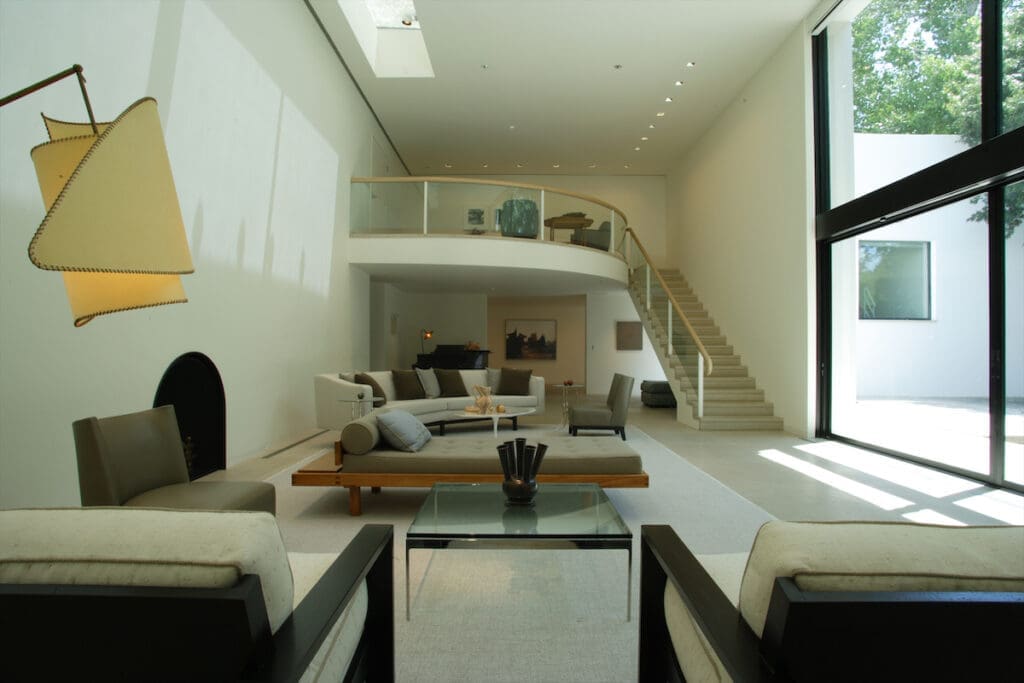 A renovated Edward Larrabee Barnes house in Dallas. (photo by Steve Wrubel)