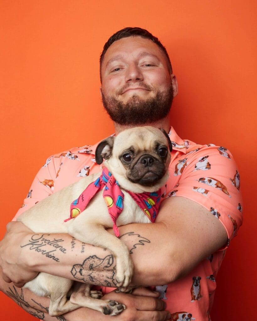 José Bejarano and Geena Davis, his pug. 