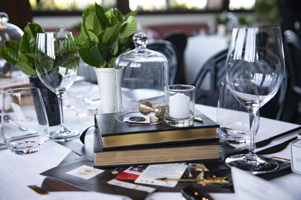 The chic'ly set tables (Photo by Tamytha Cameron)