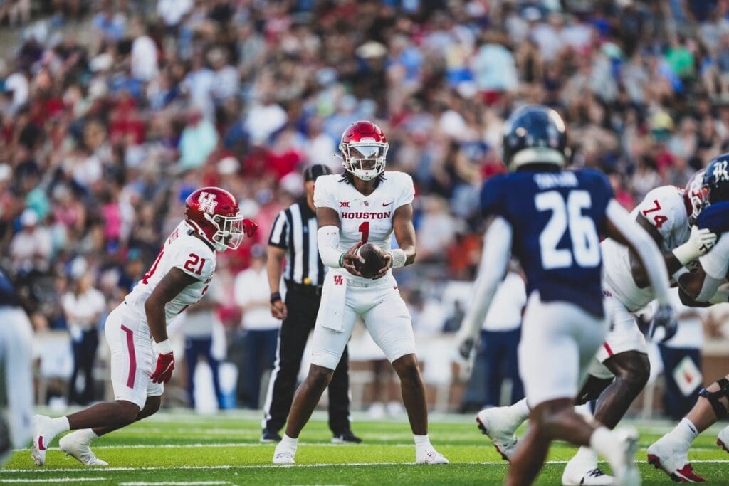 UH quarterback Donovan Smith must be accurate for the Cougars to have a real chance to make any noise this season. (@UHCougarFB)