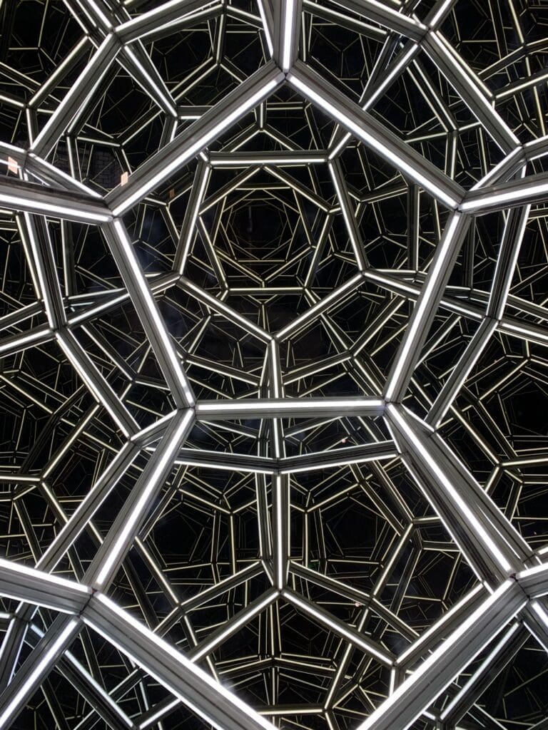 Many of the installations and sculptures use mirrors to explore the infinite.