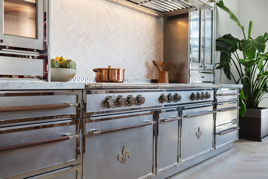 A fully stainless steel kitchen designed in L'Atelier Paris' "Le Classique” style.