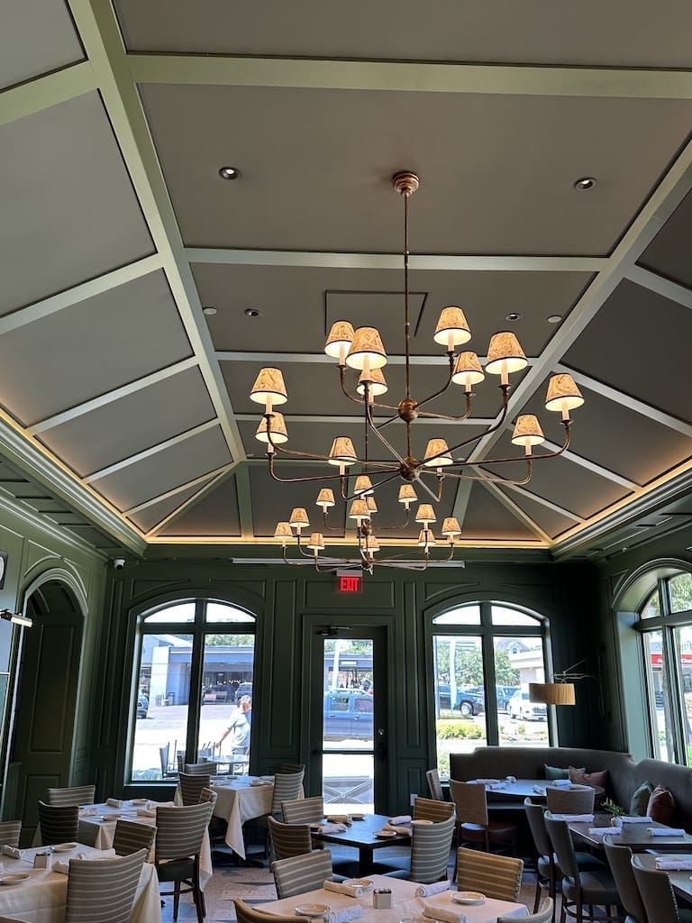 Chandelier in the newly remodeled Kirby Room at Carrabba's on Kirby. (Photo by Shelby Hodge)