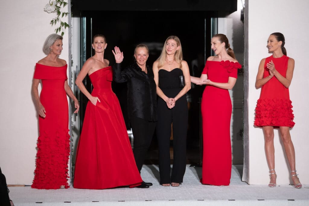 Canadian Mother and Daughter Designers Turn Elizabeth Anthony’s Parking Lot Into a Dreamy Scene — The Regehrs Go Red For Women