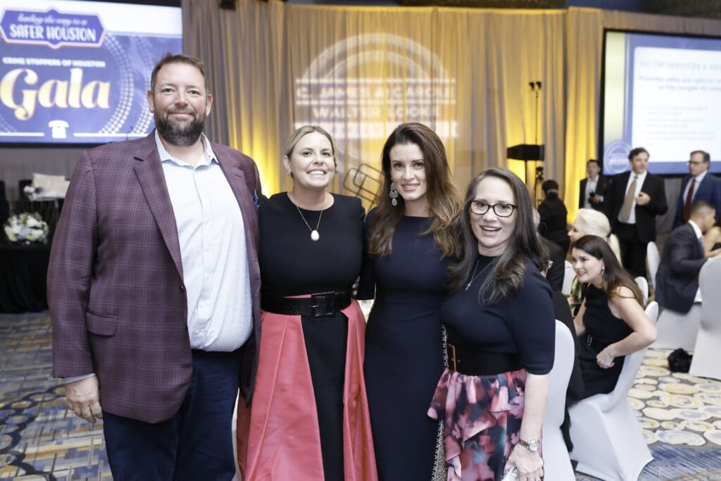 Chuck & Vanessa Ames, Jordan Seff, chair Jennifer Hohman at the Crime 
Stoppers 'Leading the Way to a Safer Houston' dinner (Photo by Quy Tran)