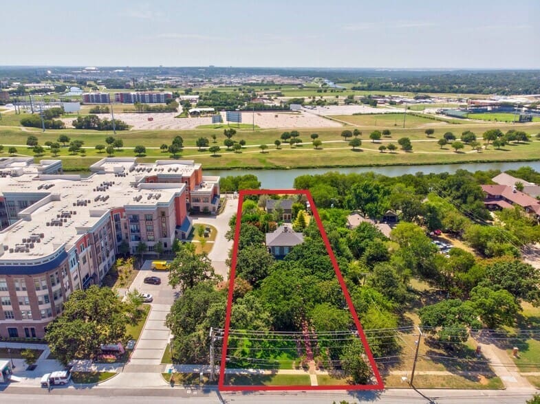 A full view of the riverfront property purchased by Saddlerock Wine & Beer Co.