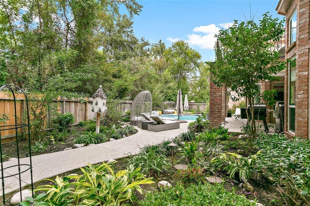 Enjoy your own little haven in the garden, with no neighbors to the back. 