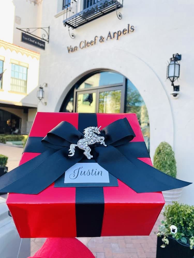 The team can curate the entire gift-giving experience from start to finish. (Dallas Gift Wrap Creations)