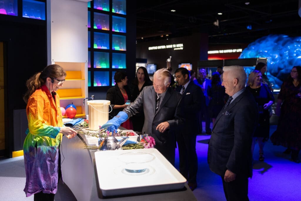 HMNS’ New High-Tech Science Exhibition Shown Off In a Special VIP Sneak Preview — Big Bangs and Elemental Fun Are Coming