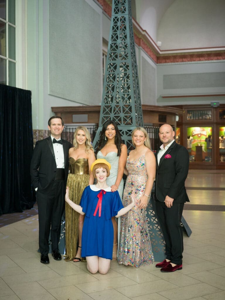 Gala chairs Tom & Grace Gosnell, Victoria Villarreal, Courtney & Zac Harmon with Madeline (Photo by Daniel Ortiz) 