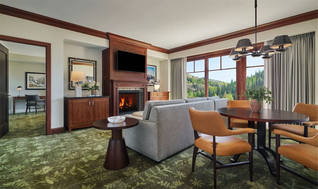 BraytonHughes chose textures, shapes, and furnishings that pay homage to the heritage of the area during all seasons.
