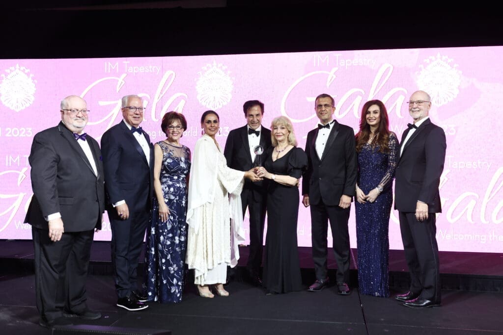 Martin Cominsky, Jay & Karen Harberg, Tehmina Masud, honorees Dan & Susan Boggio, Dr. Faisal Masud, Brigitte Kalai, Randall Evans at the Interfaith Ministries annual Tapestry Gala held at the Hilton Americas-Houston. (Photo by Quy Tran)