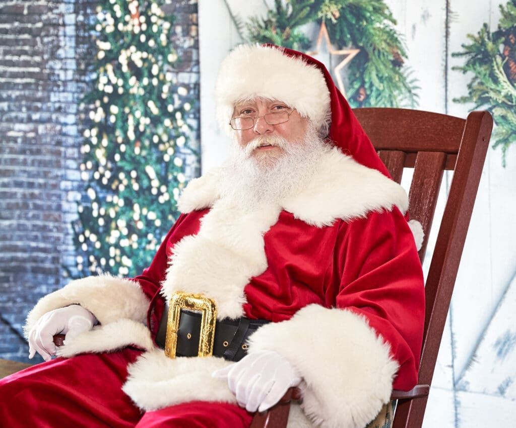 Join Santa for an extensive meal filled with holiday-inspired treats and favorites.