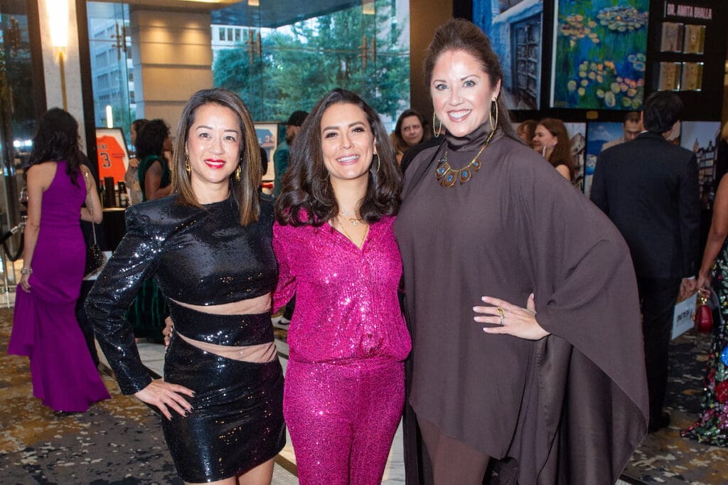 Amy Tong, Elke Stevenson and Rachele Goetz at the Arts of Healing Foundation Physician Art Show and Dinner at the Post Oak Hotel (Photo by Jacob Power)