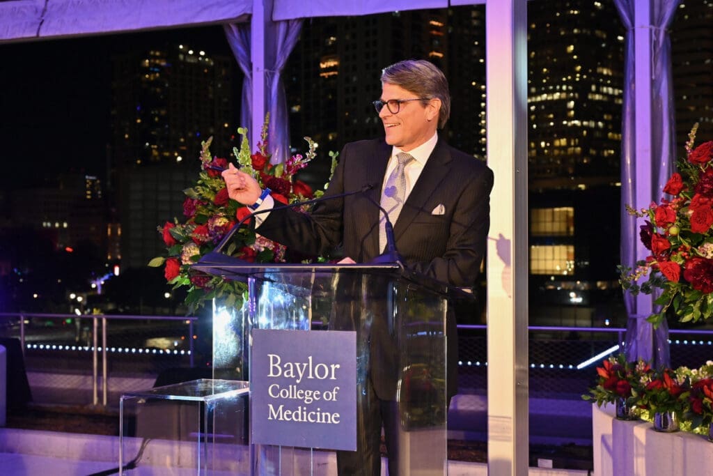 Emcee and auctioneer Stephen Lewis at the Baylor College of Medicine 'Culinary Stars Shine for Cancer Research' dinner at POST Houston (Photo by Alejandro Montoya)