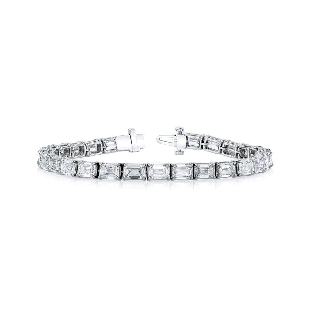 And, to meet all your shopping needs, Deutsch Fine Jewelry will be open on Sundays from noon to 5 pm, beginning now.