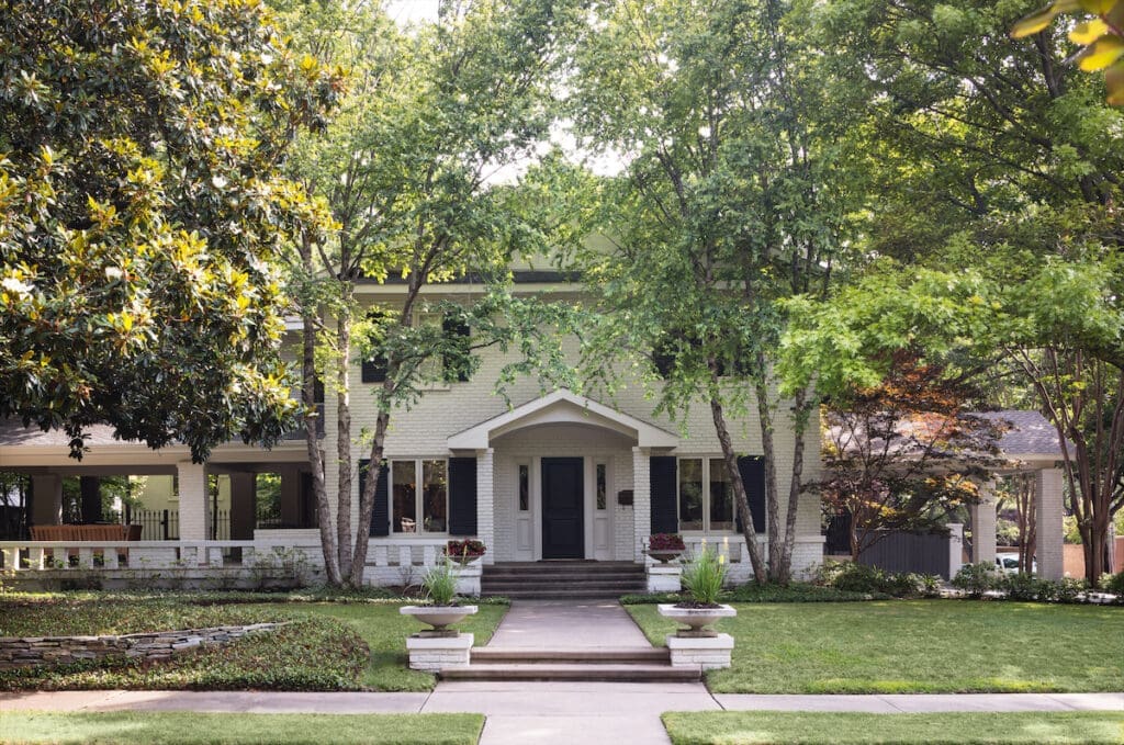 The exterior of the 1915 Highland Park home in Dallas. (Photo by Emily Minton Redfield)
