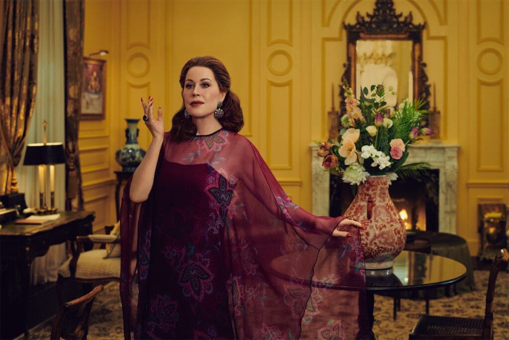 Molly Ringwald as Joanne Carson (Photo by Pari Dukovic for FX)