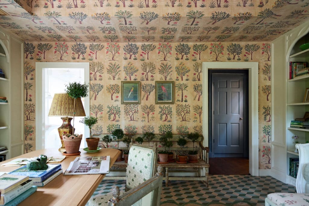 Cathy Kincaid’s Kips Bay Decorator Show House Dallas room, inspired by Bunny Mellon’s library, debuts Lisa Fine’s Persian Gardens wallpaper collection. (Photo by Kris Ellis)