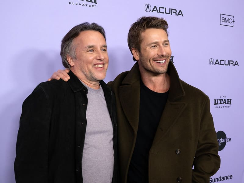 Richard Linklater directs Glen Powell in “Hit Man” 