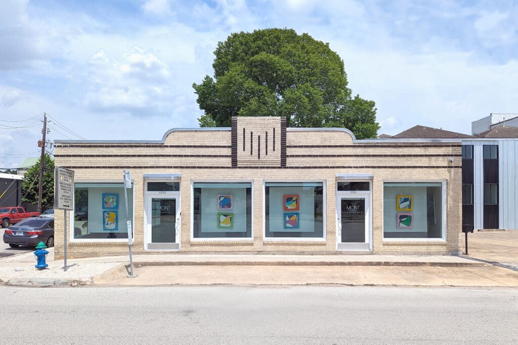 Knapp Chevrolet Showroom (Photo courtesy of Urbano Architects)