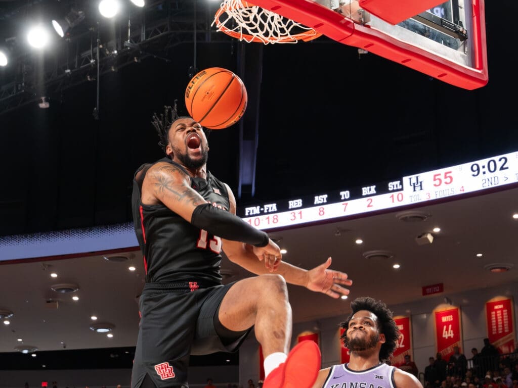 Houston’s Ultimate Warrior — J’Wan Roberts Powers Through a Hurting Knee as the Heart of Kelvin Sampson’s Defensive Juggernaut