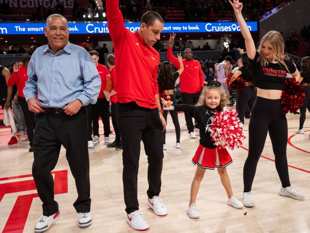When granddaughter Maisy Jade (middle right) is in the mix, University of Houston coach Kelvin Sampson is always happy. And Kellen Sampson is a proud dad. (Photo by F. Carter Smith)