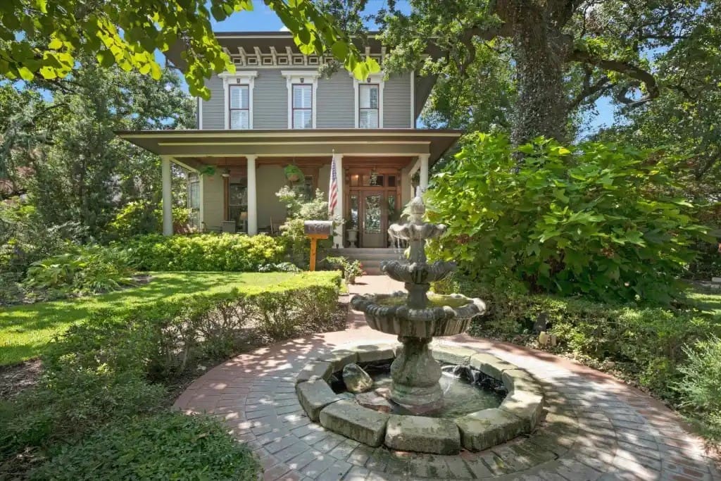 A Historic Fort Worth House Becomes A New Wine Bar — Your First Look at Saddlerock Wine + Beer Co.