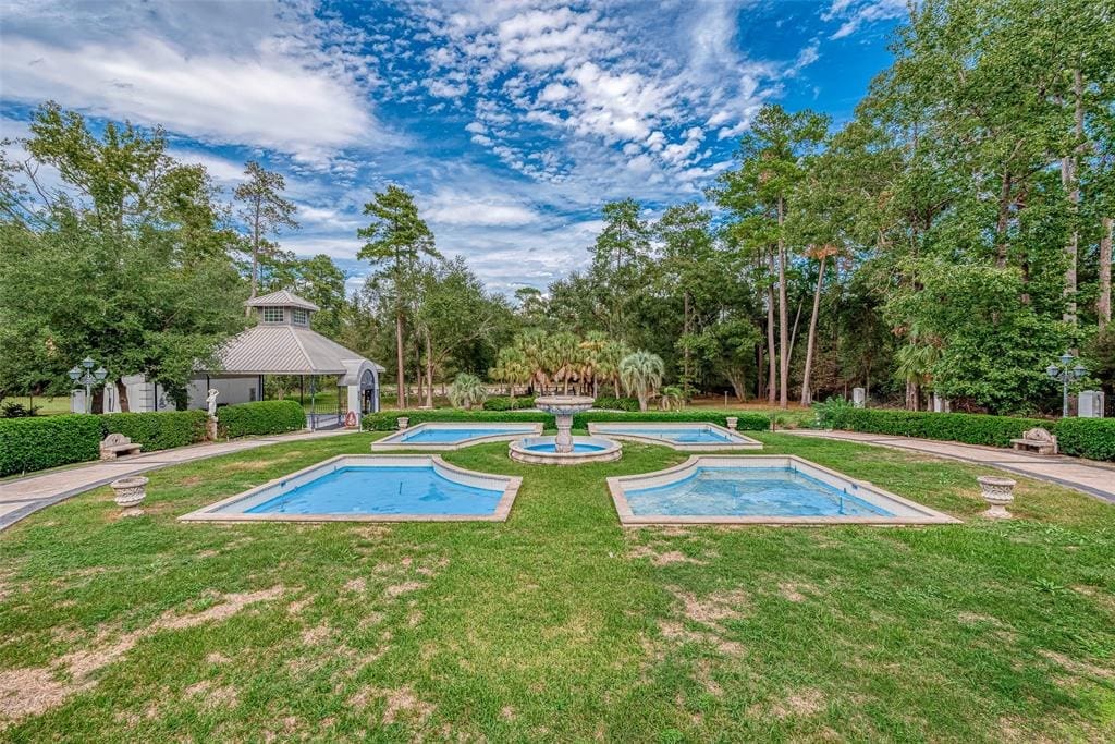 Imagine entertaining friends and family in this incredible outdoor space.