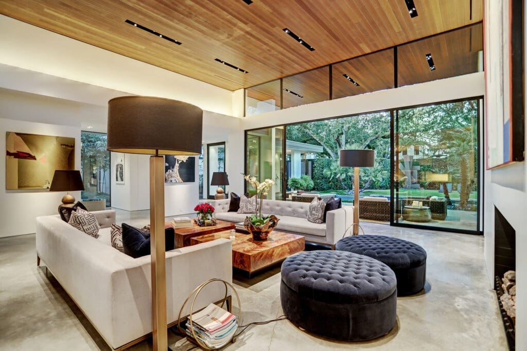 4011 Essex couldn’t let the outside totally steal the show.