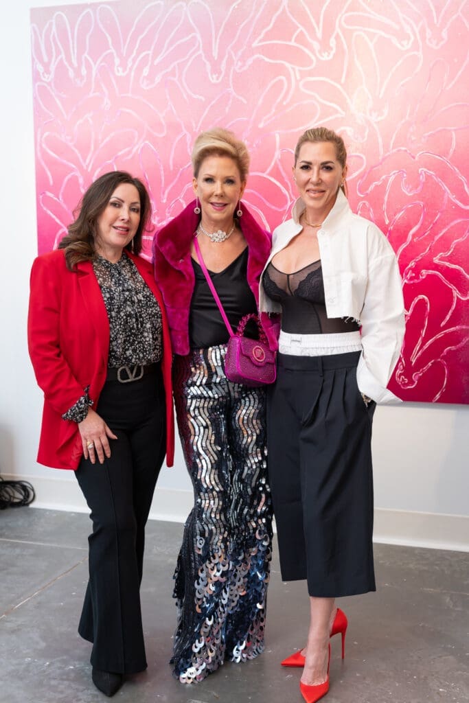 Michele Till, Laura Rathe, Sandra Smith-Cooper at Laura Rathe Fine Art Hunt Slonem Dinner Party (Photo by Miroma Photography)