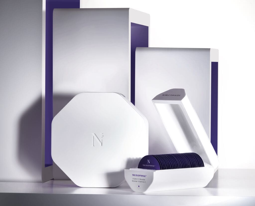 The epitome of skincare innovation, this high-tech treatment is meticulously programmed and synchronized with the skin's overnight biorhythm, working in two stages.