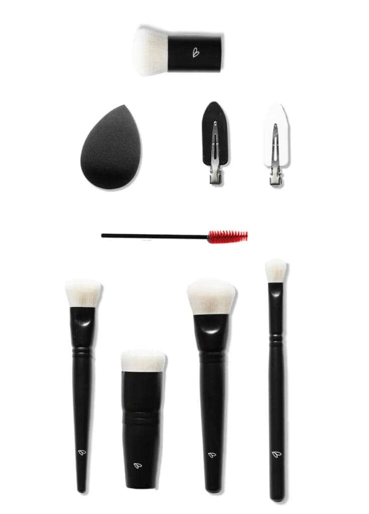 Bondell subscription kits include a set of five different makeup brushes, one makeup sponge, two hair clips, and one spoolie wand. 