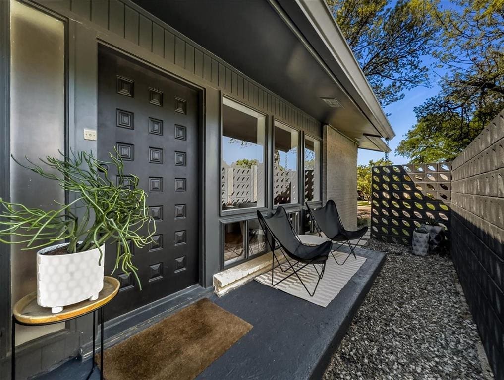 The breeze block-lined entryway. 