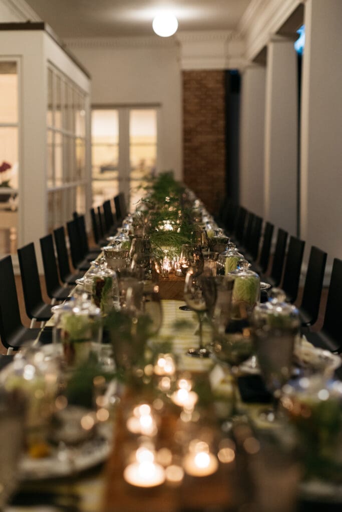 A gorgeous long table on the loggia (Photo by Rebecca Patton-Beckley)