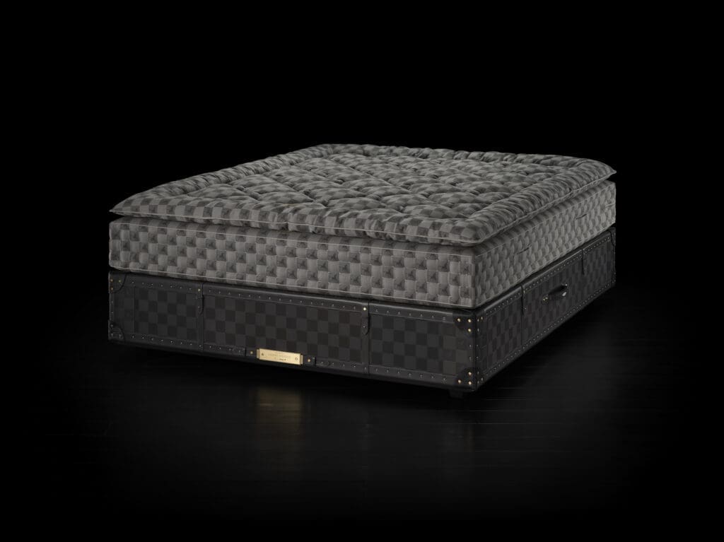 The Grand Vividus comes in four color ways.