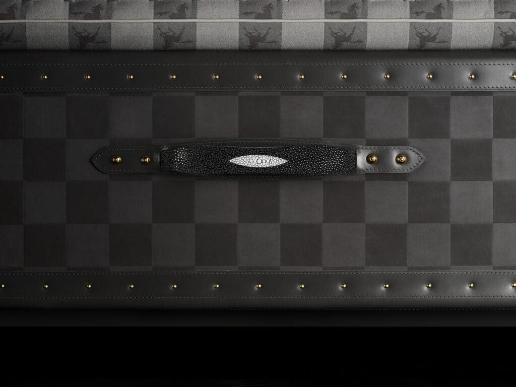 The hand-applied leather and brass detailing on Hästens Grand Vividus bed is done by the finest craftsmen. 