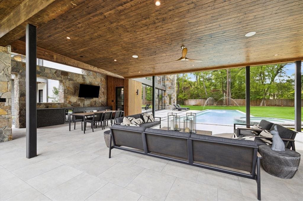 In the backyard, you can enjoy several places including an outdoor kitchen, lounge space, and TV area. (Photo by TK Images)