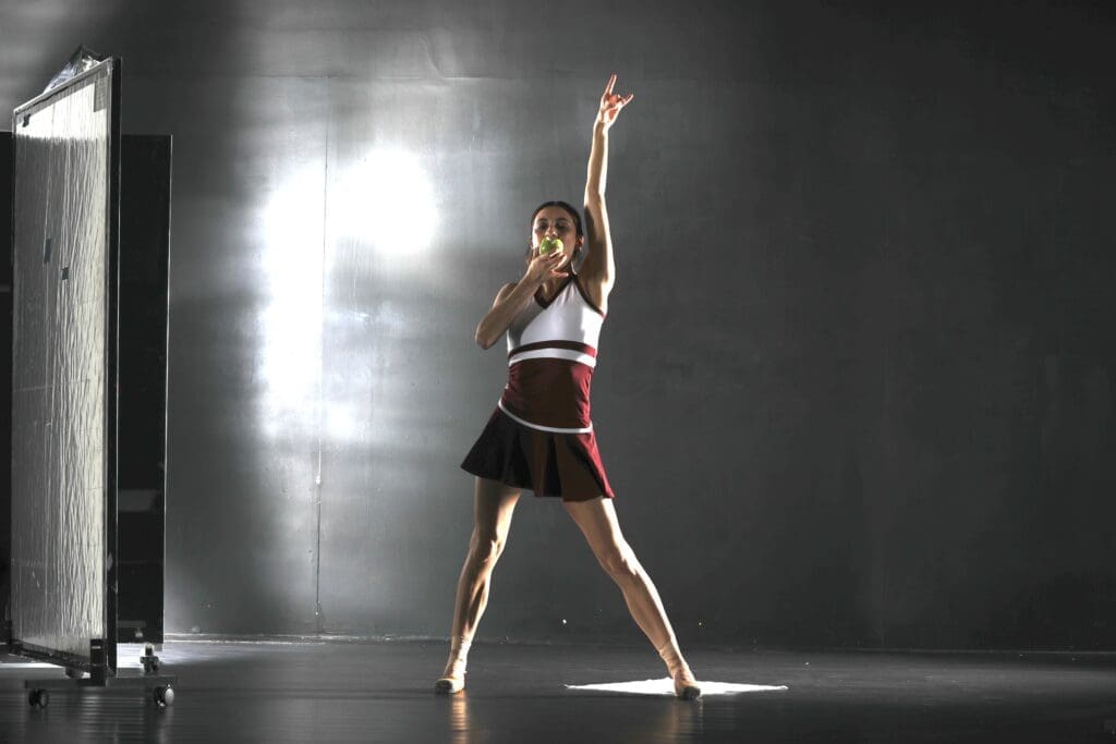 Maddie Medina in Ishida Dance's "green apples" (Photo by Amitava Sarkar) 
